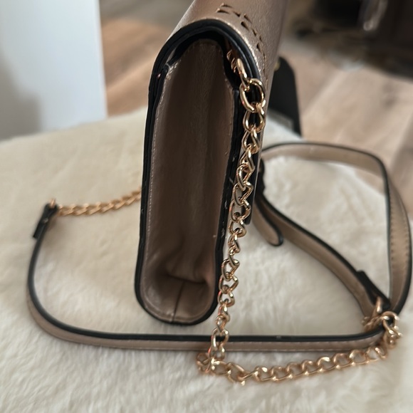 Moda Luxe Crossbody - Picture 4 of 4